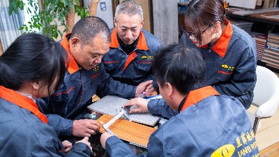 新房装修，纠结实木地板还是实木复合地板？看完不再纠结